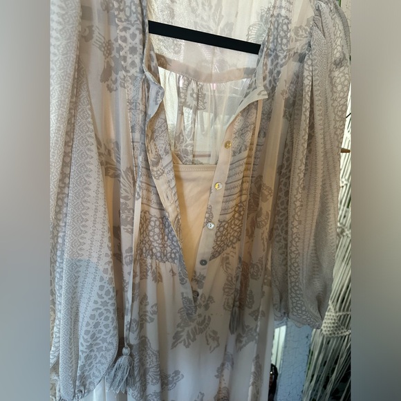Beautiful white boho maxi dress size medium. - Picture 2 of 5